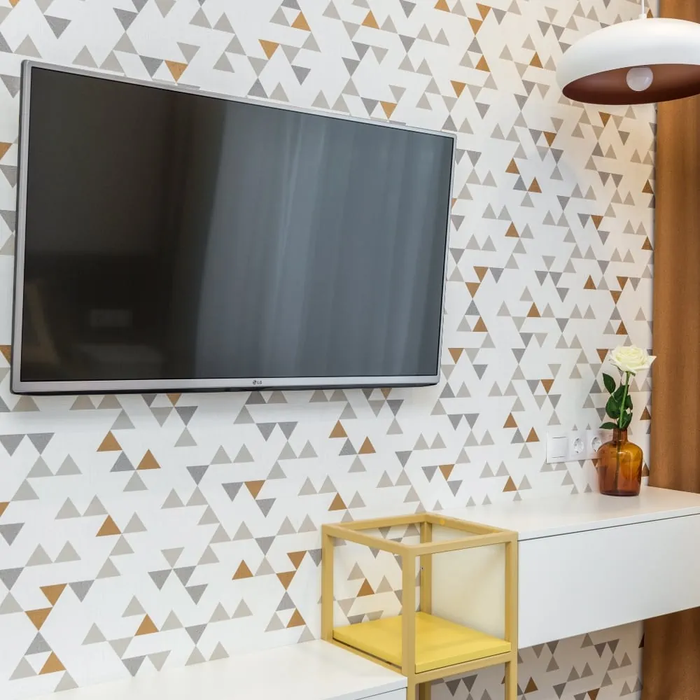 Should I use a Fixed or Extendable TV Wall Mount? Our verdict.