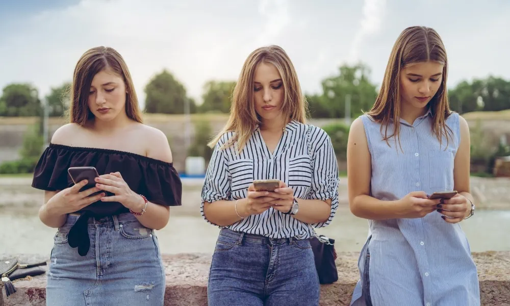 Relationships affected by too much phone