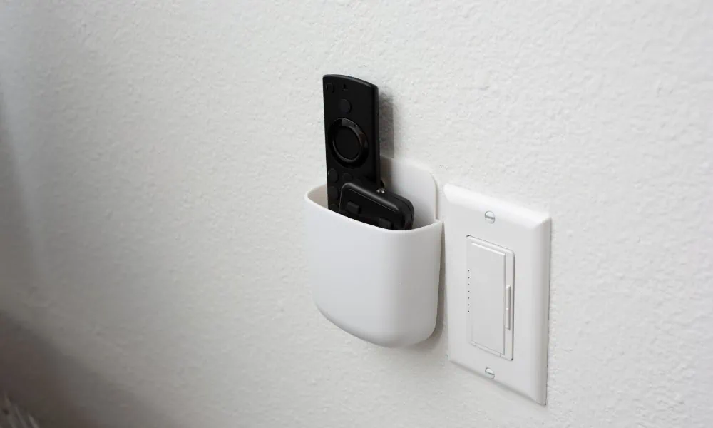 Remote control wall caddy