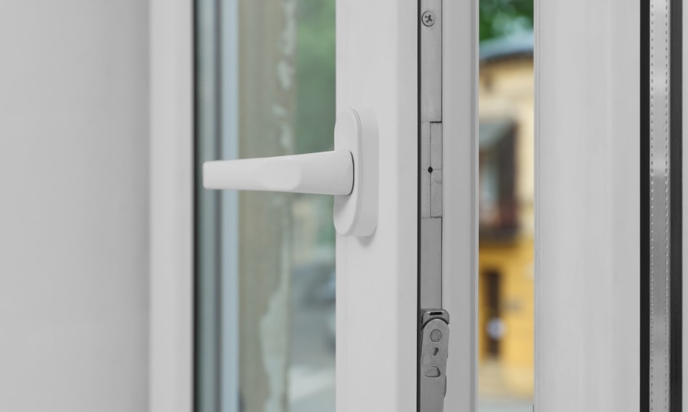 Glazed window for soundproofing