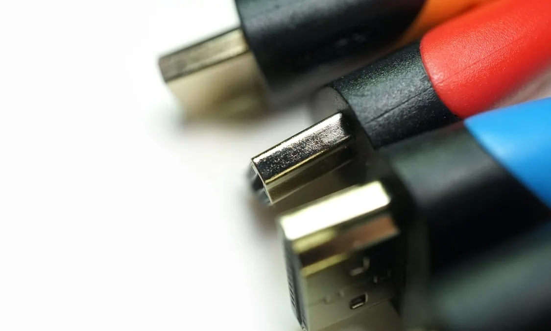 Different connectors for TV and soundbar
